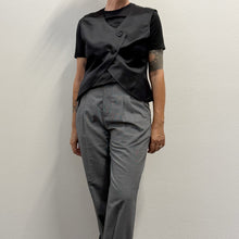 Load image into Gallery viewer, Gilet Vintage in Raso Nero – Chiusura Orientale | Anni ’90
