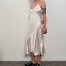 Load image into Gallery viewer, Sottoveste vintage in rasatello di seta