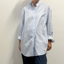 Load image into Gallery viewer, Camicia Oversize Weekend Max Mara a Righe – Logo Farfalla W.M