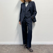 Load image into Gallery viewer, Completo tre pezzi blu scuro lana fine 70s