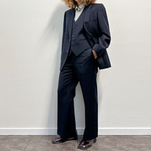 Load image into Gallery viewer, Completo tre pezzi blu scuro lana fine 70s