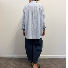 Load image into Gallery viewer, Camicia Oversize Weekend Max Mara a Righe – Logo Farfalla W.M