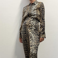 Load image into Gallery viewer, Set Coordinato Ganni in Seta Stampa Leopardata – Camicia & Pantalone