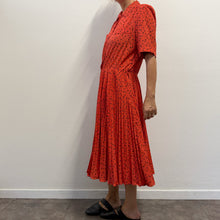 Load image into Gallery viewer, Abiti Vintage Sartoriale Anni '80 Rosso con Pattern Foglie