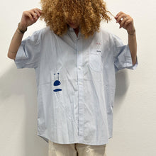 Load image into Gallery viewer, Camicia a Righe MAKICHA– Serigrafia a mano di Gigi Tarantola