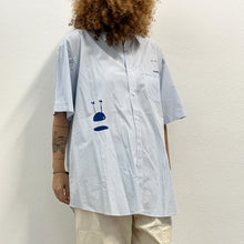 Load image into Gallery viewer, Camicia a Righe MAKICHA– Serigrafia a mano di Gigi Tarantola