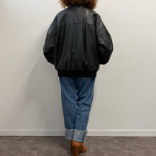 Load image into Gallery viewer, Bomber in pelle nera 90s