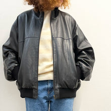 Load image into Gallery viewer, Bomber in pelle nera 90s