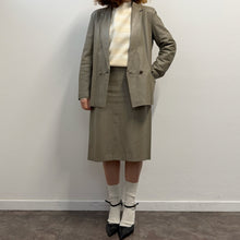Load image into Gallery viewer, Completo in pelle color tortora anni ’70