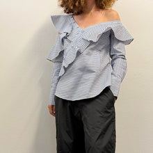 Load image into Gallery viewer, Camicia a righe bianco e blu firmata Self-Portrait