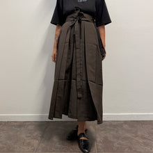 Load image into Gallery viewer, Hakama Vintage Tradizionale Giapponese Sendai-hira Seta Ki-tsumugi