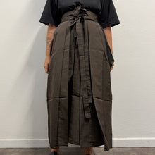 Load image into Gallery viewer, Hakama Vintage Tradizionale Giapponese Sendai-hira Seta Ki-tsumugi