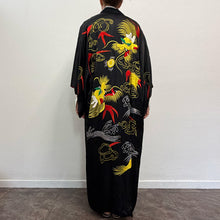 Load image into Gallery viewer, Vintage Souvenir Robe Giapponese Anni '60/'70 Drago Ricamato
