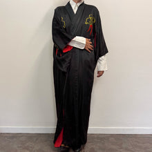 Load image into Gallery viewer, Vintage Souvenir Robe Giapponese Anni '60/'70 Drago Ricamato