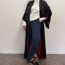 Load image into Gallery viewer, Vintage Souvenir Robe Giapponese Anni '60/'70 Drago Ricamato