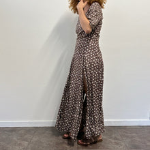 Load image into Gallery viewer, Abito lungo anni ’90 – marrone con fiori bianchi – viscosa