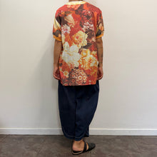 Load image into Gallery viewer, Blusa Vintage Moschino Jeans Anni '90 Stampa Floreale Franco Moschino Era