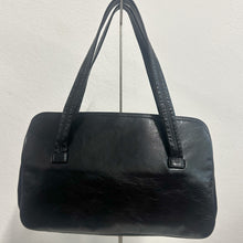Load image into Gallery viewer, Borsa anni ’70 in pelle nera – vintage