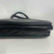 Load image into Gallery viewer, Borsa anni ’70 in pelle nera – vintage
