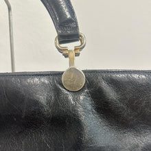 Load image into Gallery viewer, Borsa anni ’70 in pelle nera – vintage