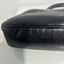 Load image into Gallery viewer, Borsa anni ’70 in pelle nera – vintage