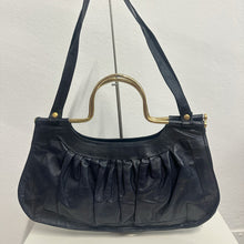 Load image into Gallery viewer, Borsa anni ’70 in pelle blu – vintage