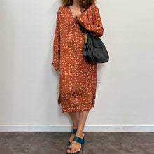 Load image into Gallery viewer, Abito caftano anni ’90 – ruggine con stampa floreale – deadstock