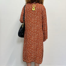 Load image into Gallery viewer, Abito caftano anni ’90 – ruggine con stampa floreale – deadstock