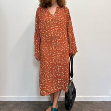 Load image into Gallery viewer, Abito caftano anni ’90 – ruggine con stampa floreale – deadstock