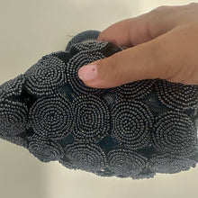 Load image into Gallery viewer, Mini Borsa in Rete e Perline Anni ’90 –