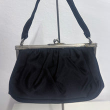 Load image into Gallery viewer, Borsa a Mano Anni ’50 in Raso Nero e Metallo Argentato