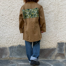 Load image into Gallery viewer, Giacca/Workwear Reworked con Patch Giapponesi Vintage – Pezzo Unico