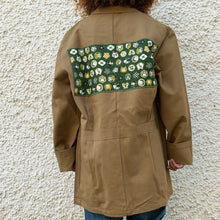 Load image into Gallery viewer, Giacca/Workwear Reworked con Patch Giapponesi Vintage – Pezzo Unico