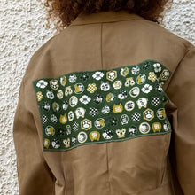 Load image into Gallery viewer, Giacca/Workwear Reworked con Patch Giapponesi Vintage – Pezzo Unico