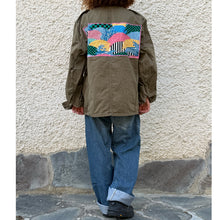 Load image into Gallery viewer, Giacca Military/Workwear Reworked con Patch Giapponesi Vintage – Pezzo Unico