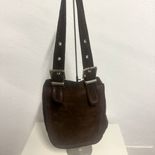 Load image into Gallery viewer, Borsa a Spalla in Camoscio Marrone Anni ’70 – Pelletteria Parigina