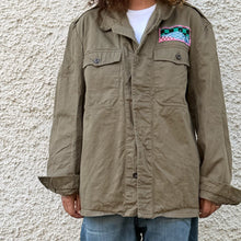 Load image into Gallery viewer, Giacca Military/Workwear Reworked con Patch Giapponesi Vintage – Pezzo Unico