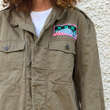 Load image into Gallery viewer, Giacca Military/Workwear Reworked con Patch Giapponesi Vintage – Pezzo Unico