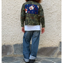 Load image into Gallery viewer, Giacca Military/Workwear Reworked – Pezzo Unico con Patch Giapponesi Vintage