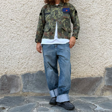 Load image into Gallery viewer, Giacca Military/Workwear Reworked – Pezzo Unico con Patch Giapponesi Vintage