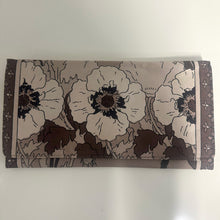 Load image into Gallery viewer, Set Pochette e Foulard in Seta – Falconetto by Ken Scott & Jo Martin, Anni ’70