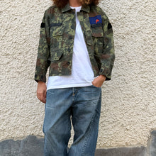 Load image into Gallery viewer, Giacca Military/Workwear Reworked – Pezzo Unico con Patch Giapponesi Vintage