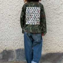 Load image into Gallery viewer, Giacca Military/Workwear Reworked con Patch Giapponesi Vintage – Pezzo Unico