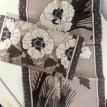 Load image into Gallery viewer, Set Pochette e Foulard in Seta – Falconetto by Ken Scott & Jo Martin, Anni ’70