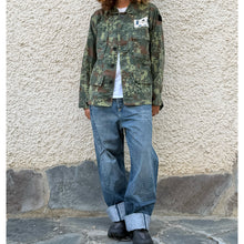 Load image into Gallery viewer, Giacca Military/Workwear Reworked con Patch Giapponesi Vintage – Pezzo Unico