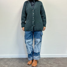 Load image into Gallery viewer, Cardigan realizzato a mano color verde petrolio mélange
