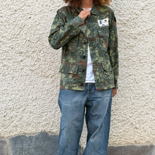 Load image into Gallery viewer, Giacca Military/Workwear Reworked con Patch Giapponesi Vintage – Pezzo Unico