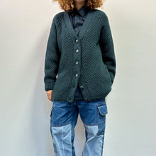 Load image into Gallery viewer, Cardigan realizzato a mano color verde petrolio mélange