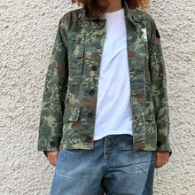 Load image into Gallery viewer, Giacca Military/Workwear Reworked con Patch Giapponesi Vintage – Pezzo Unico