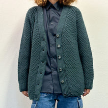 Load image into Gallery viewer, Cardigan realizzato a mano color verde petrolio mélange